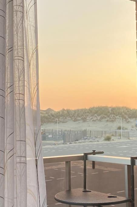 Studio Entre Mer Et Dunes Avec Balcon Vue Laterale Mer 50M Plage Pour 3 Pers Wifi Menage Compris Fort-Mahon-Plage Exterior foto